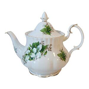 Vintage Royal Albert Teapot Tea Pot Trillium Cottage Core